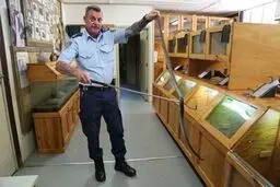 مار معتاد راهی مرکز ترک اعتیاد شد /عکس