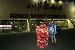 تب و تاب هواداران در شب قبل از دربی جلو استادیوم آزادی/تصاویر
