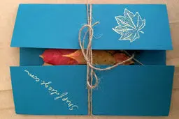 وقتی برگ‌های پاییزی را هم می‌فروشند! + تصاویر