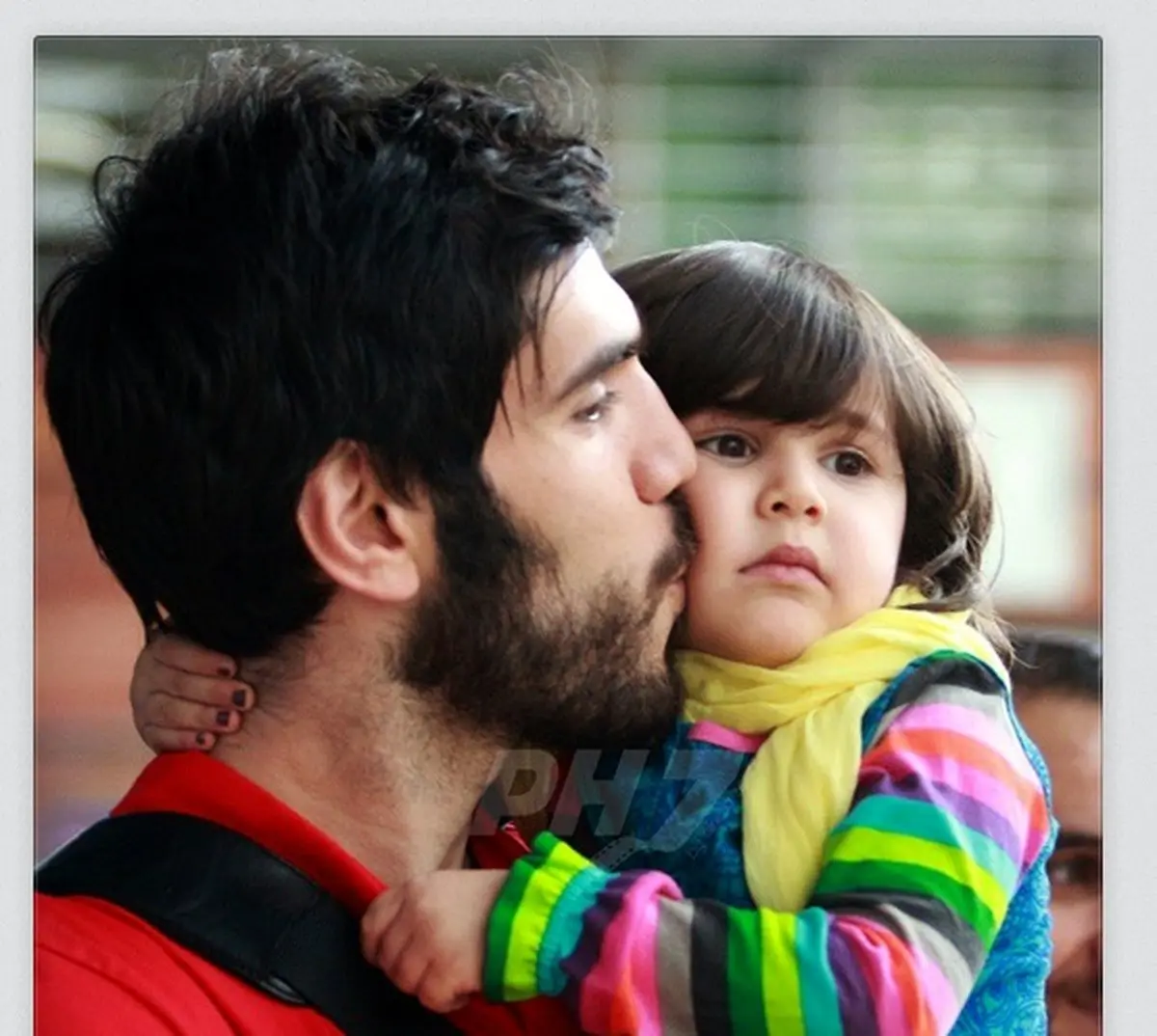 عکس/ صمد نیک‌خواه و دخترش در فرودگاه