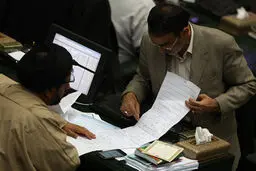جمع‌آوری امضا در مجلس برای "فکت‌شیت"/عکس