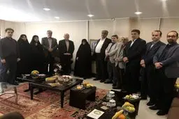 عیددیدنی جمعی از اعضای حزب اعتماد ملی با همسر و فرزند مهدی کروبی/عکس