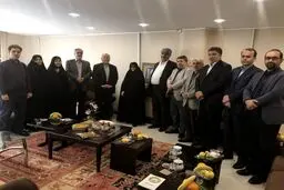 عیددیدنی جمعی از اعضای حزب اعتماد ملی با همسر و فرزند مهدی کروبی/عکس