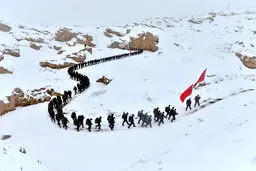 تمرینات سخت پلیس چین در برف!/عکس