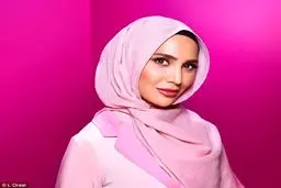 مدل فرانسوی به دلیل پوشش از کار برکنار شد/عکس