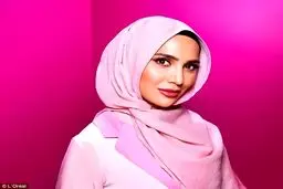 مدل فرانسوی به دلیل پوشش از کار برکنار شد/عکس