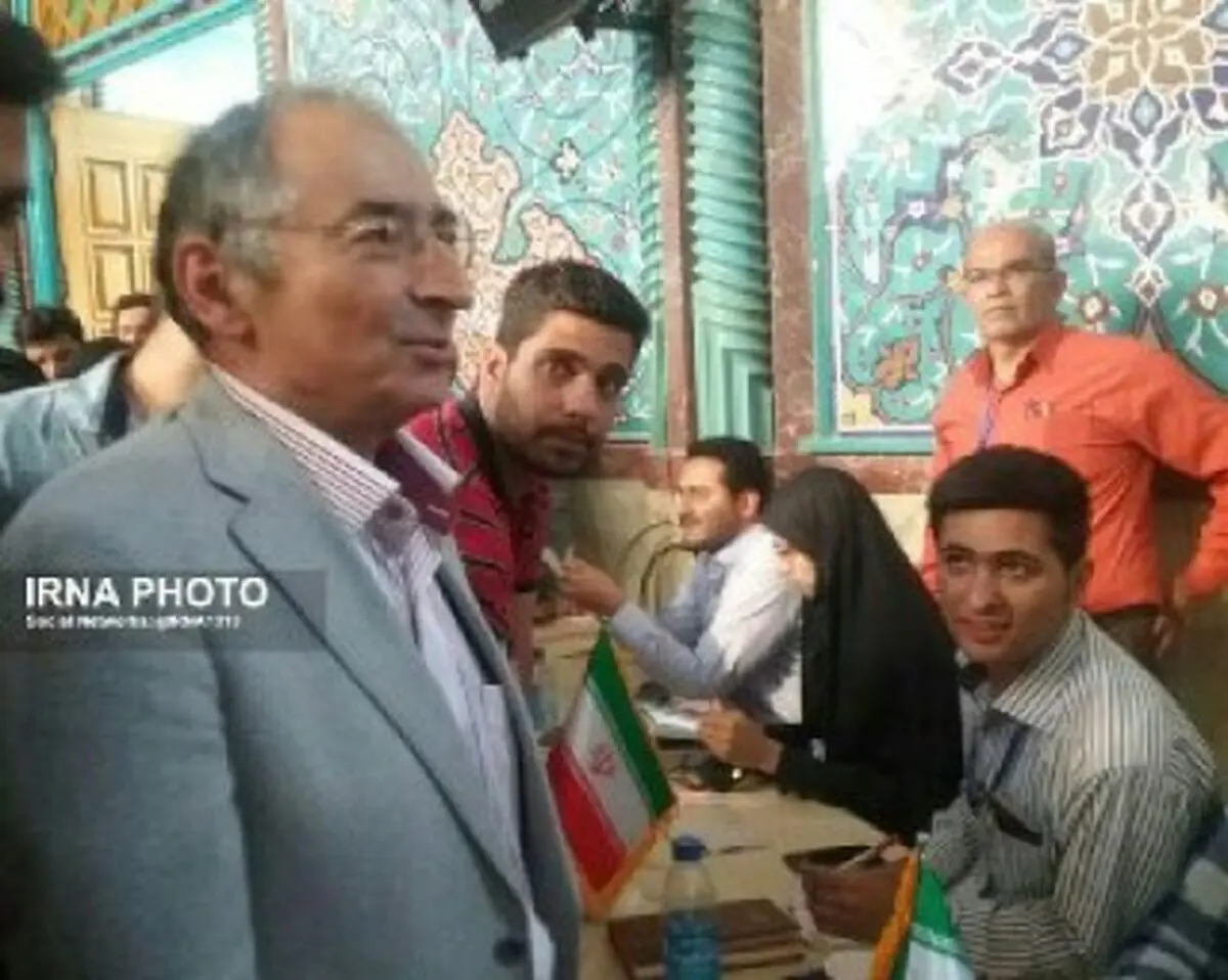 حضور صادق زیباکلام در انتخابات/ عکس