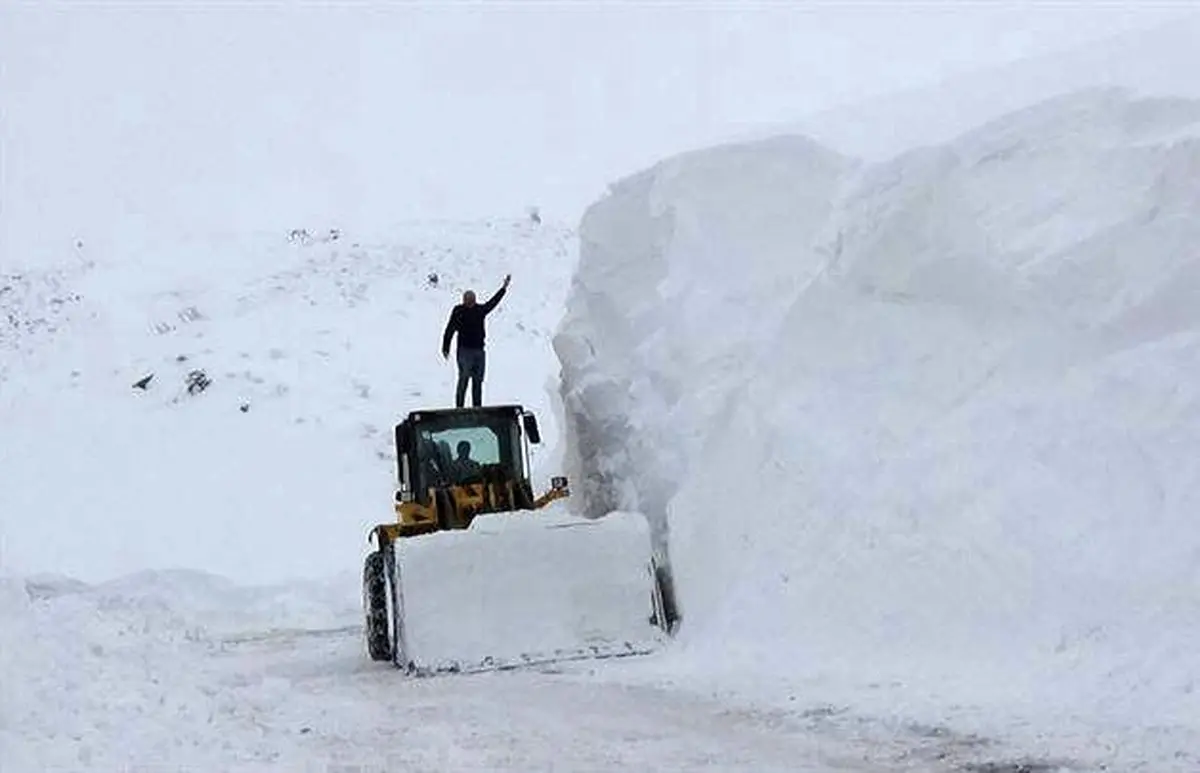 بارش برف در ترکیه از ۶ متر گذشت/ عکس