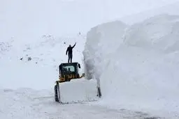 بارش برف در ترکیه از ۶ متر گذشت/ عکس