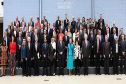 چه کسانی مهمان نشست منافقین در فرانسه بودند؟