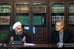 عکس/ نگاه خاص لاریجانی به روحانی