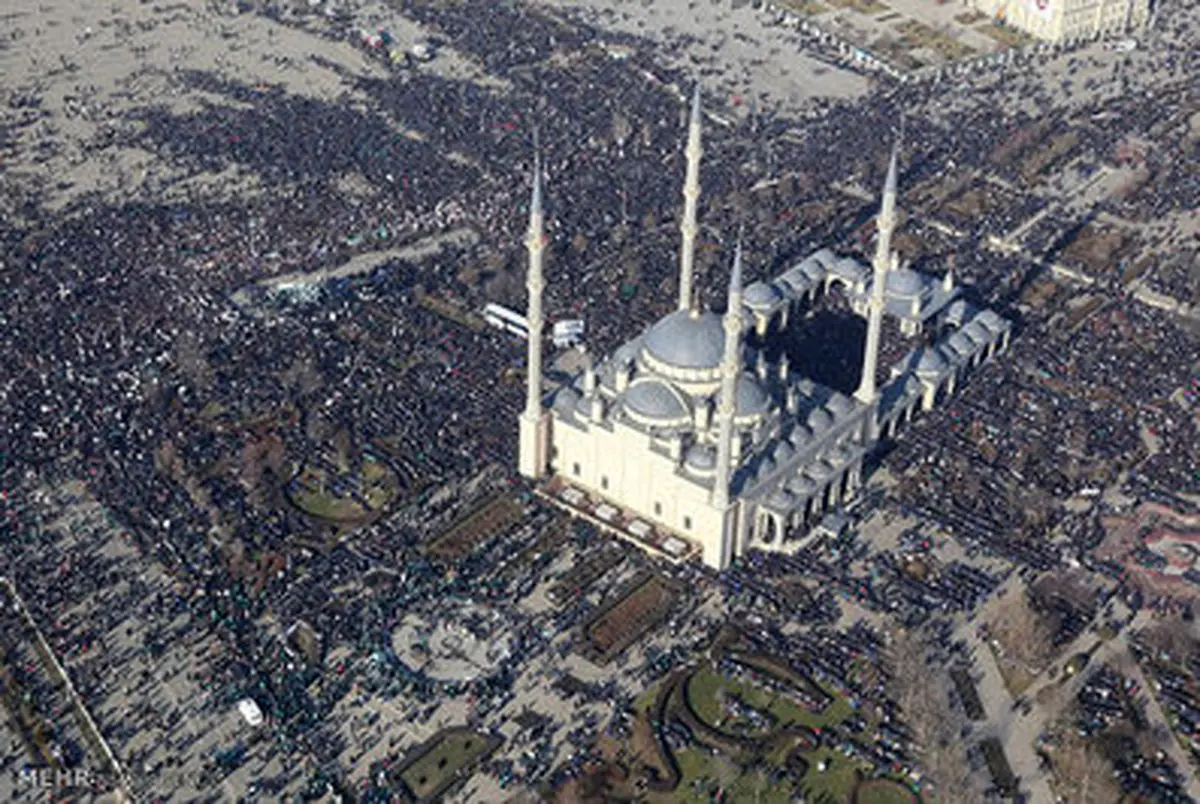 تصاویر خشم و نفرت مسلمانان چچن به کاریکارتورهای توهین آمیز