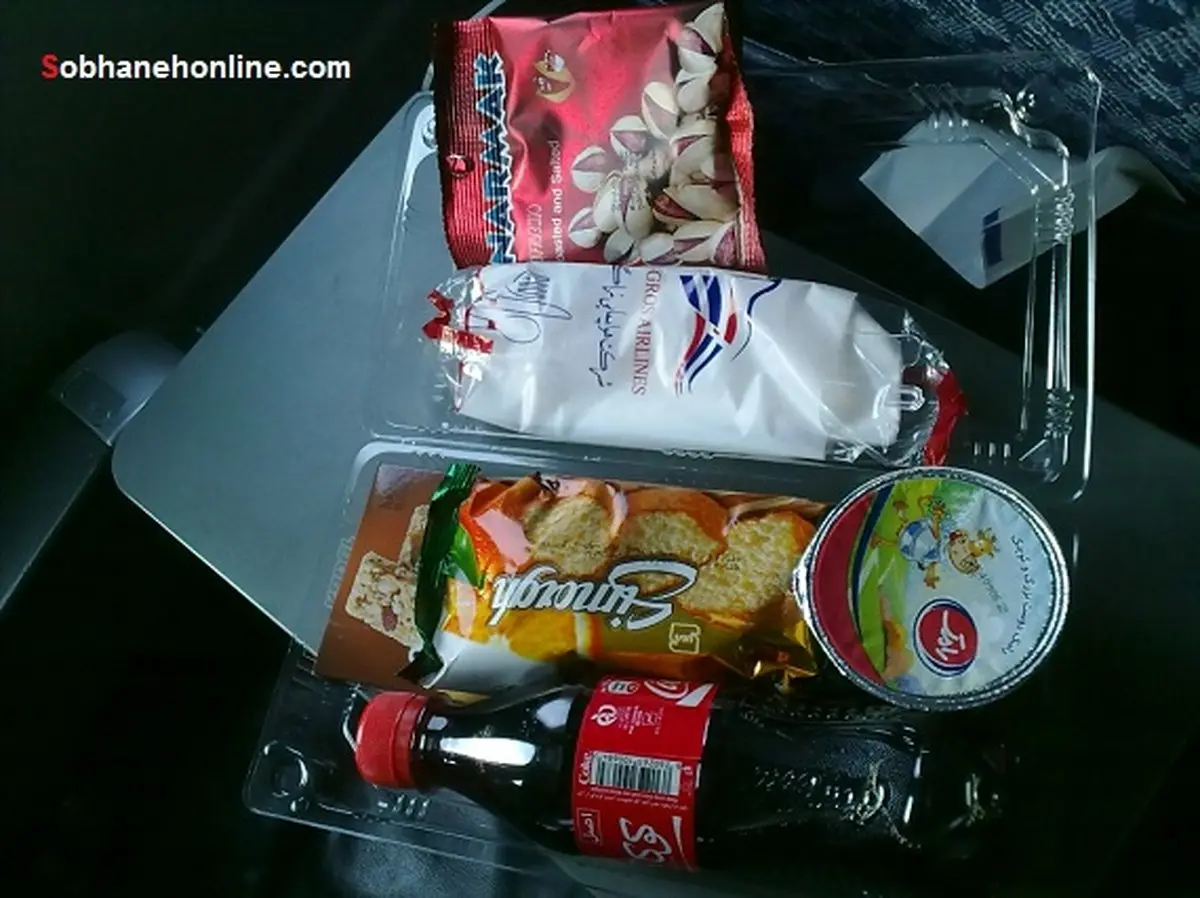 عکس/ سرو کیک و نوشابه در یک پرواز ایرانی!