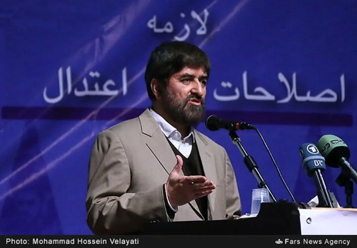 اشک‌‌های مطهری در هنگام سخنرانی/ تصاویر