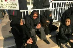 مهناز افشار در مراسم وداع با شهدای آتش نشان/عکس