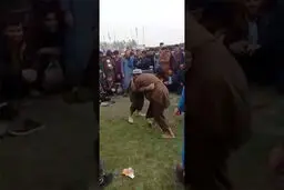 میدان آزادی صحنه کشتی گرفتن مهاجران افغانستانی