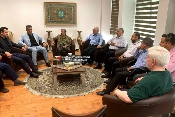  دیدار عمومی احمدی‌نژاد با دوستان و همکارانش + تصاویر 