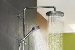 دوش آب گرم بهتر است یا سرد؟