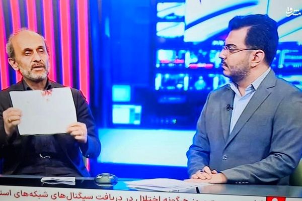 کاغذ خونین خبرنگاران صداوسیما در دست‌های جبلی