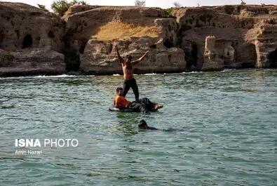 شنا در رودخانه
