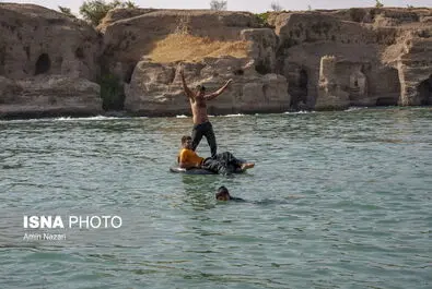 شنا در رودخانه