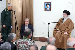 تصاویر دیدار فرماندهان نیروهای مسلح با فرمانده کل قوا