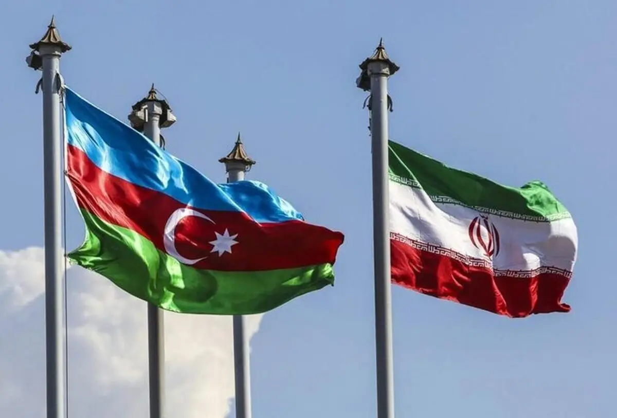 عکس | مشاهده پرچم جمهوری آذربایجان در میدان انقلاب تهران