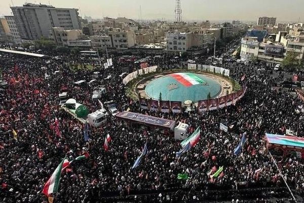 مراسم پرشور تشییع پیکر پاک شهدا در تهران