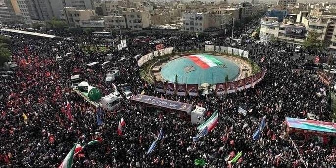 مراسم پرشور تشییع پیکر پاک شهدا در تهران
