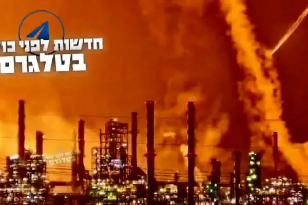 فیلم جدید اسرائیل از اصابت موشک‌های بالستیک ایرانی به پالایشگاه حیفا 