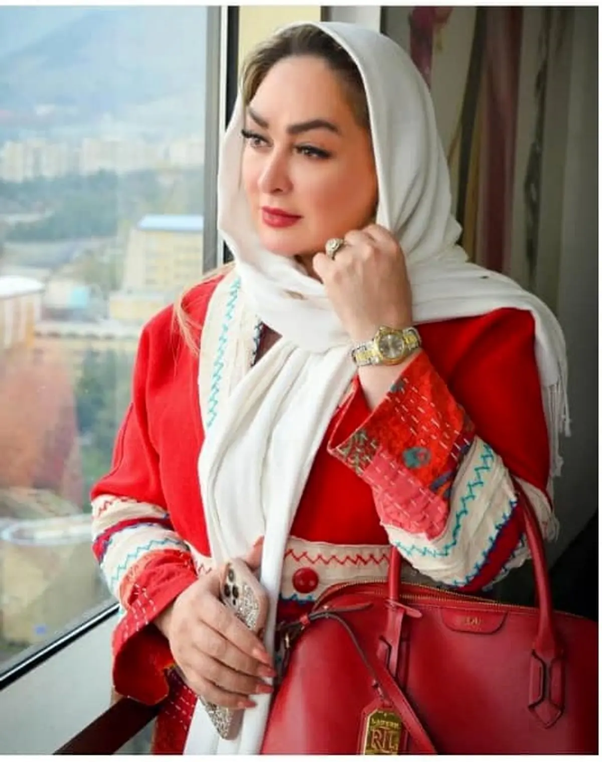 الهام حمیدی راهی بیمارستان شد | اتفاق وحشتناک برای الهام حمیدی در برنامه زنده