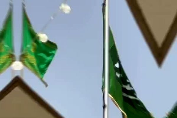  نصب کتیبه‌های ولادت امام هادی(ع) در حرم رضوی