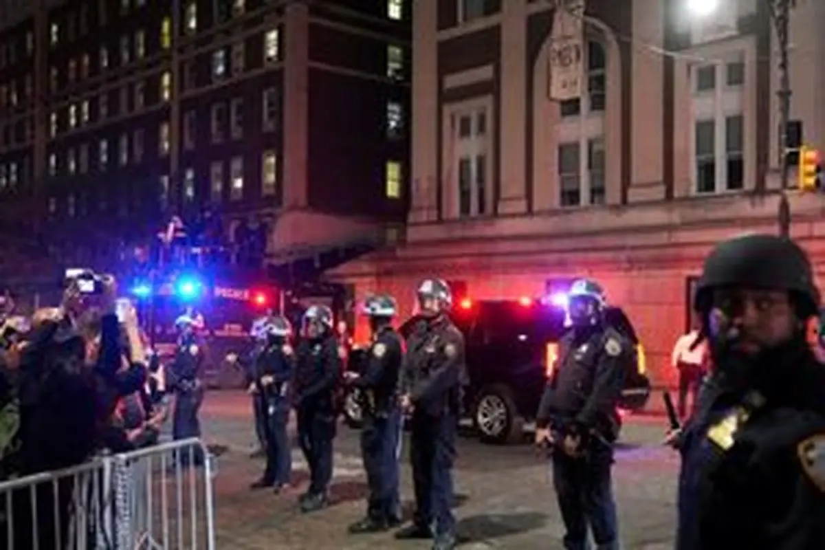 پلیس لس‌آنجلس با تمام قوا خود را برای سرکوب دانشجویان آماده کرد