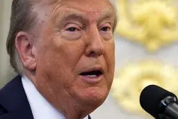 ترامپ نخست وزیر انگلیس را دست انداخت