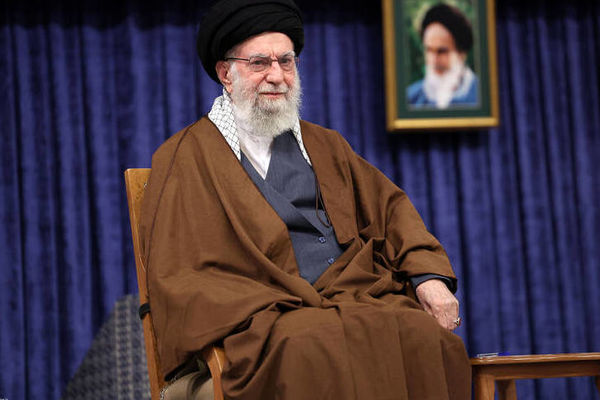 رهبر انقلاب : مشروطه انگلیسی ها به دار کشیدن مرحوم شیخ فضل‌الله نوری منتهی شد