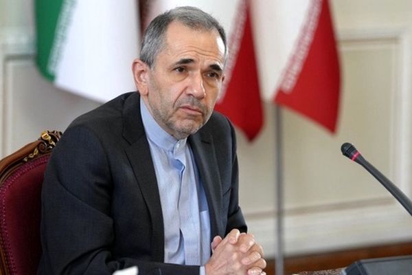 تخت‌روانچی:آمریکا یکی به نعل و یکی به میخ می‌زند