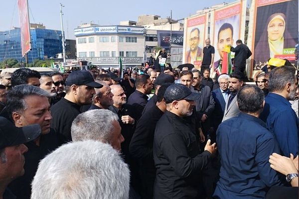 حضور رئیس جمهور در مراسم تشییع پیکر شهدای اقتدار