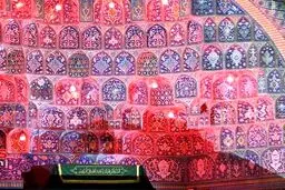 انبوه جمعیت در مسجدجمکران برای وداع با رهبر شهید