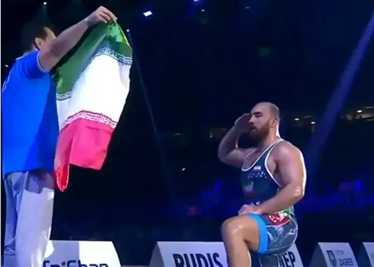 سخنان امیرحسین زارع درفرودگاه درباره سلام نظامی به پرچم ایران