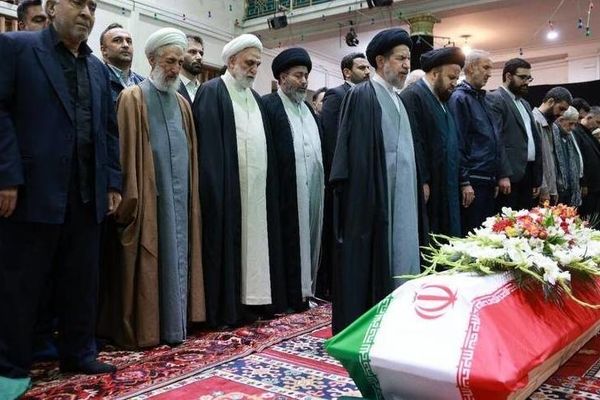 اقامه نماز و تشییع پیکر مرحوم حجت‌الاسلام‌ نیری