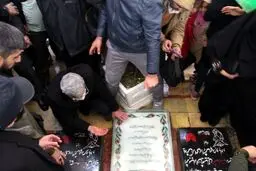 تصاویر سردار قاآنی و قالیباف بر مزار شهید سلیمانی