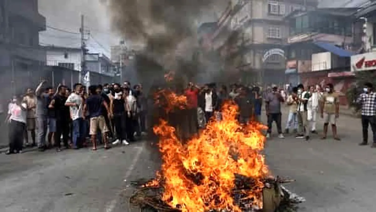 دهه هشتادی‌های نپال یک حکومت فاسد را سرنگون کردند! + تصاویر