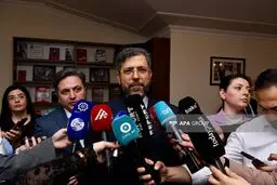 معاون عراقچی: ایران از صلح ارمنستان و آذربایجان حمایت می‌کند