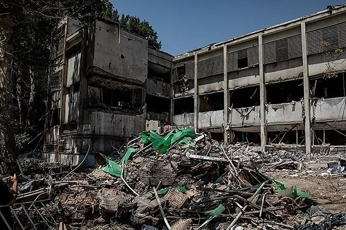 زیر آوار ماندن ۱۲ ساعته سربازان زندان اوین  + فیلم