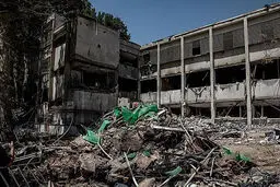زیر آوار ماندن ۱۲ ساعته سربازان زندان اوین  + فیلم