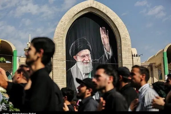 حضور فرزندان رهبرشهید انقلاب در مصلی تهران