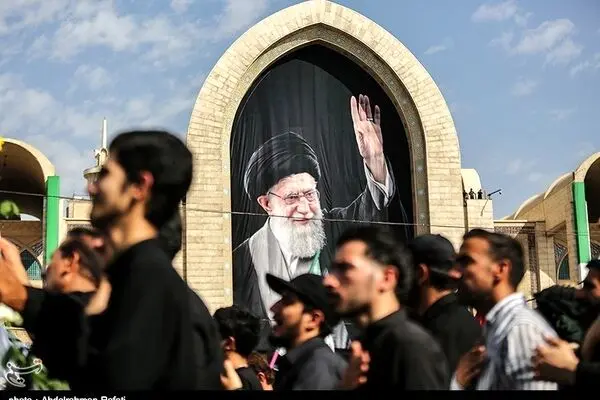 حضور فرزندان رهبرشهید انقلاب در مصلی تهران