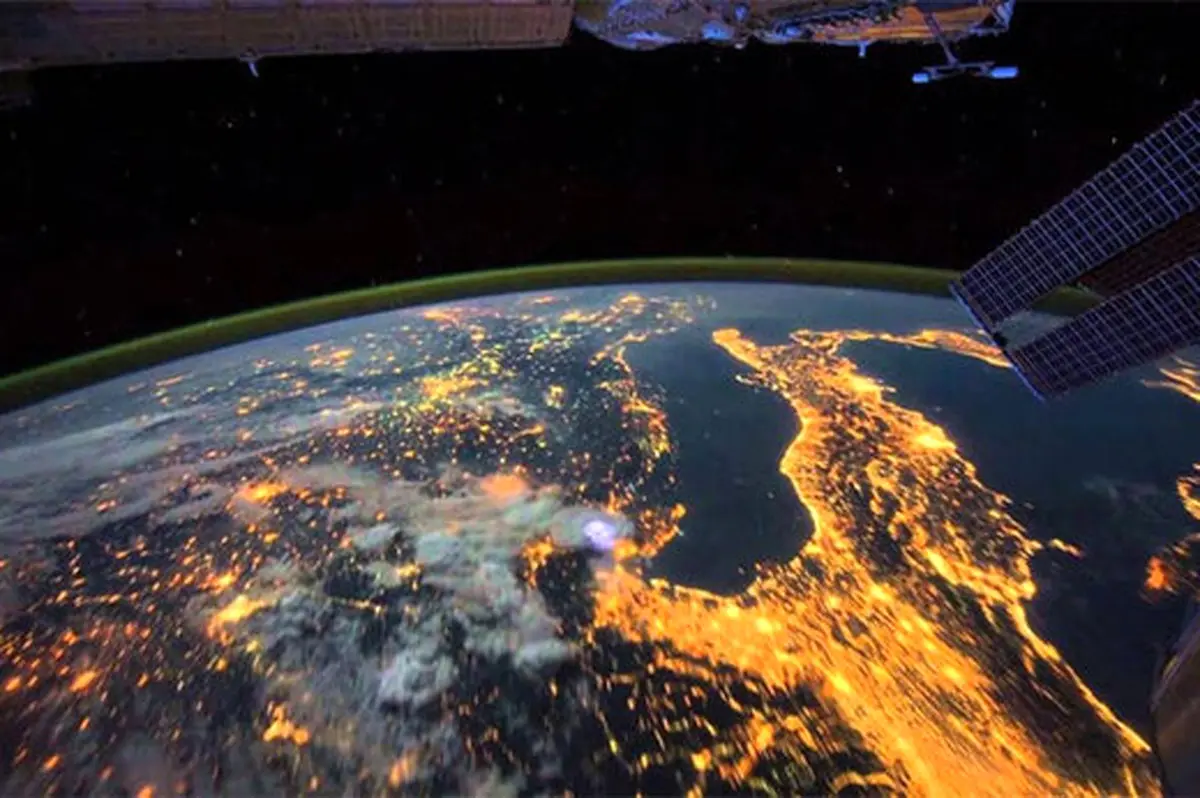زمین در شب از دید ایستگاه فضایی|ویدئو
