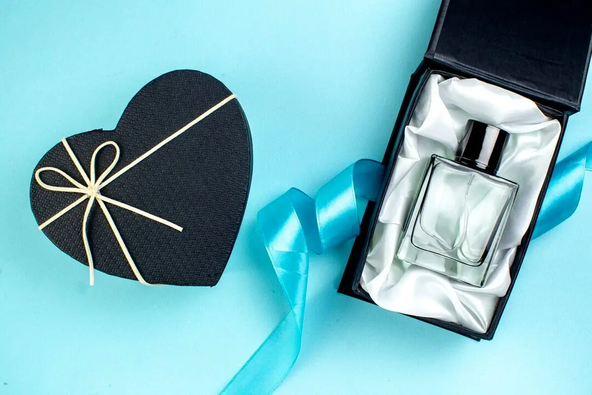 راهنمای کامل انتخاب عطر به عنوان هدیه برای مناسبت های سال