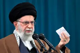 رهبری در نماز عید فطر: در منطقه یک نیروی نیابتی وجود دارد و آن رژیم صهیونیستی غاصب فاسد است
